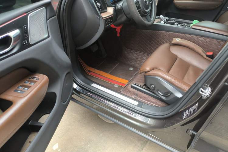 Used Volvo XC60 2022 B5 4x4 Smart Luxury Edition
