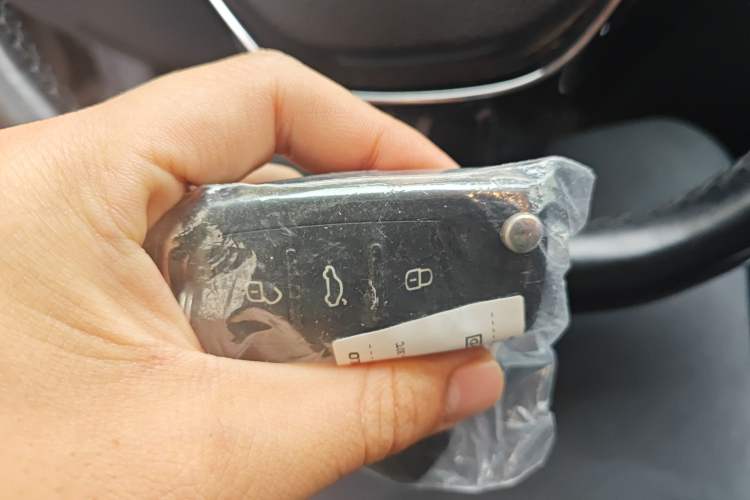 Used Volkswagen Sagitar 2017 230TSI Automatic Comfort Version Vehicle Key