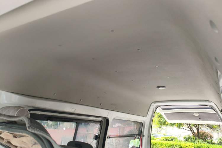 Used Foton Scenic G7 2017 2.0L Short-Wheelbase Commercial Van High Roof 6-Seater 4Q20M