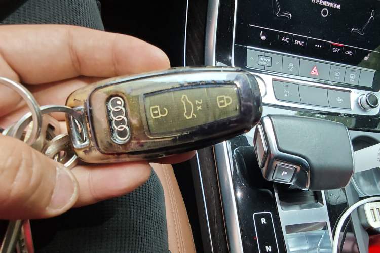 Used Audi Q7 2020 55 TFSI quattro S line sports model