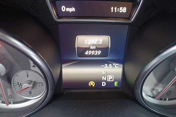 Used Mercedes-Benz GLA 2015 GLA 200 Fashion Model Odometer Close Up