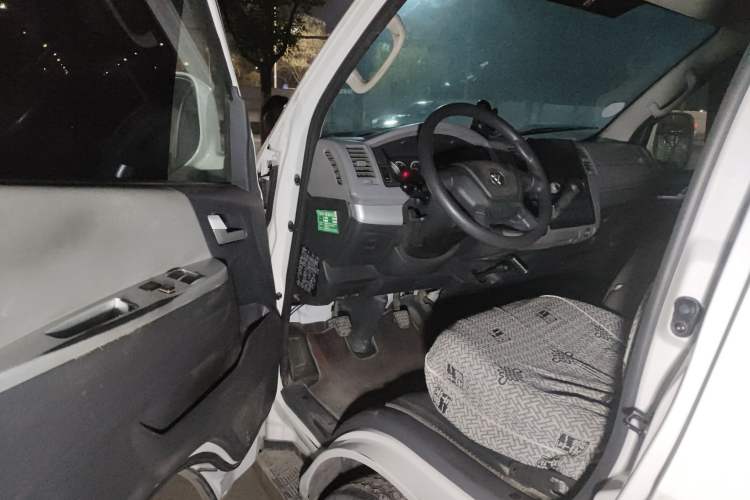 Used Foton Scenic G7 2024 Commercial Version CNG 2.4L Manual Long-Wheelbase High-Roof Van with 2 Seats
