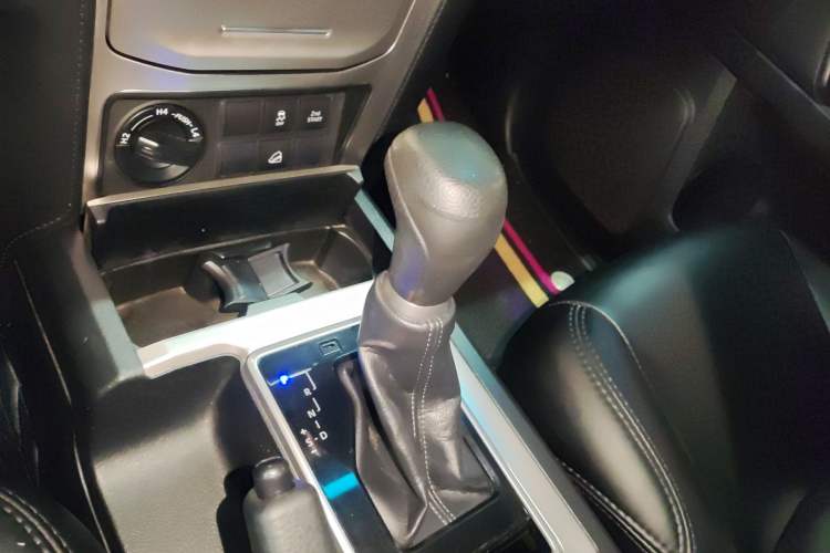 Used Toyota Prado 2018 3.5L Automatic SX Gear Lever
