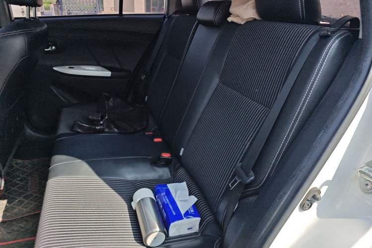 Used Toyota YARiS L Zhi Xuan 2015 1.5G Automatic Xuan Dong Sunroof Special Edition Left Rear Seat