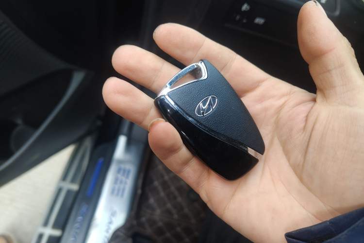 Used Hyundai Santa Fe 2013 2.4L Automatic Two-Wheel Drive Smart Version