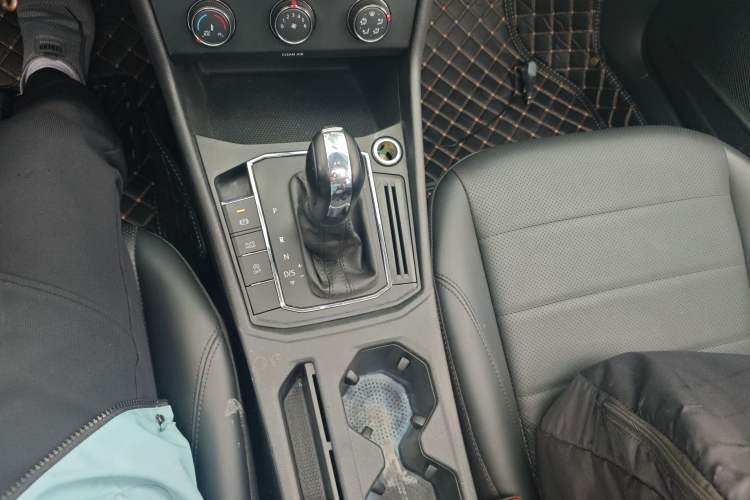 Used Volkswagen Lavida 2019 1.5L Automatic Comfort Edition China VI Standard Gear Lever