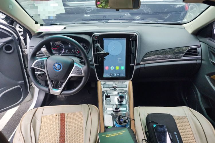 Used BYD Qin New Energy 2017 1.5T Luxury Model Center Console