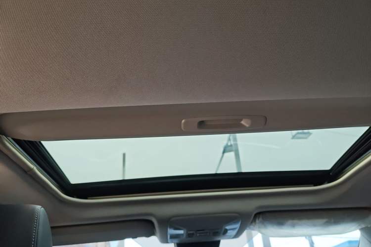 Used Toyota RAV4 2022 2.0L CVT Two-Wheel Drive Fashion Plus Edition Headliner