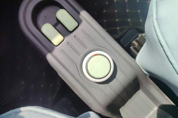 Used Wuling Hongguang MINIEV 2022 Macaron Fashion Edition Lithium-Nickel-Cobalt-Alpha-oxide Gear Lever