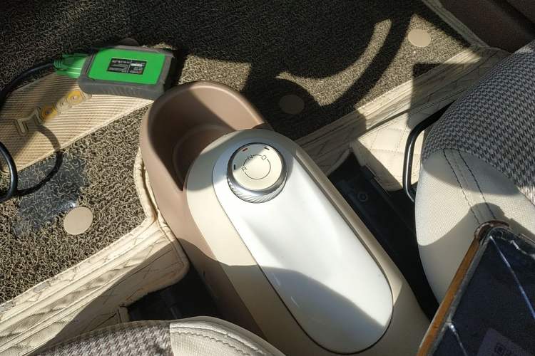 Used Wuling Hongguang MINIEV 2025 Four-Door Version Advanced Edition Gear Lever