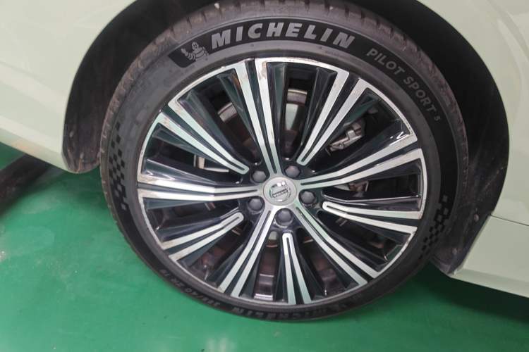 Used Volvo S90 New Energy 2022 T8 eDrive Hybrid Luxury Edition
