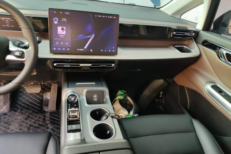 Used GAC Trumpchi E8 2024 Honor Series 2.0L Honor Edition Audio And AC Panel