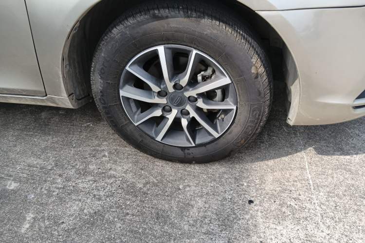 Used Geely Auto Emgrand 2019 Leading Edition 1.5L CVT Luxury Model China VI Standard Right Front Wheel Hub