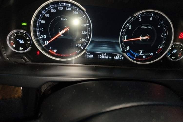 Used BMW X5 2017 xDrive28i Odometer Close Up