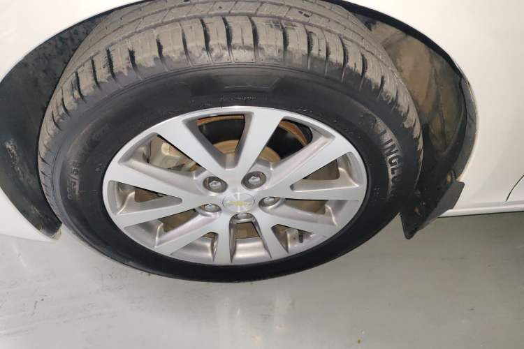 Used Chevrolet Malibu 2018 530T Automatic Luxury Edition Left Front Wheel Hub