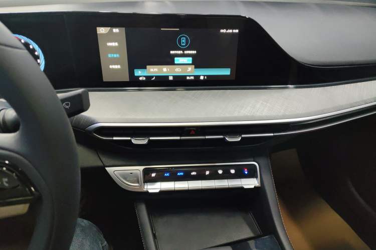 Used CHANGAN Eado 2023 Changan Edition PLUS Blue Whale NE 1.4T GDI DCT Prestige Version
