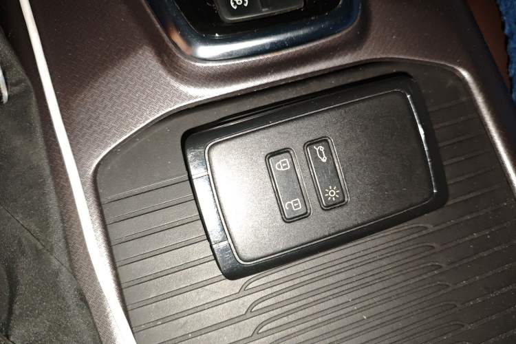 Used Renault Koleos 2018 2.0L Two-Wheel-Drive Luxury Edition