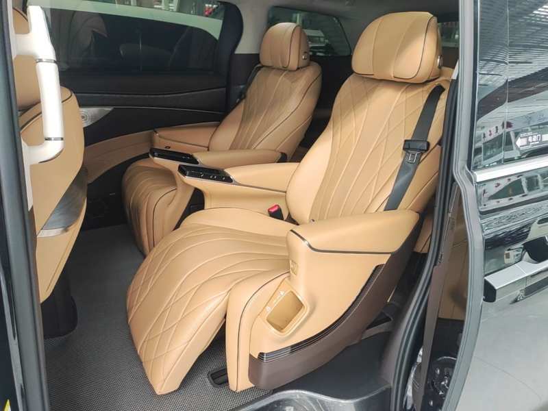 Used Denza D9 2024 DM-i 1050 Luxury Model — 16