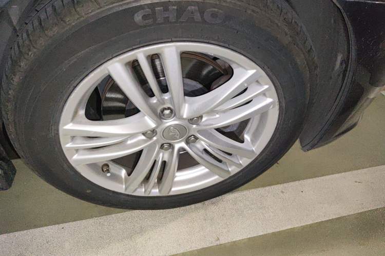 Used Infiniti G Series 2013 G25 Sedan Luxury Sport Edition Right Front Wheel Hub