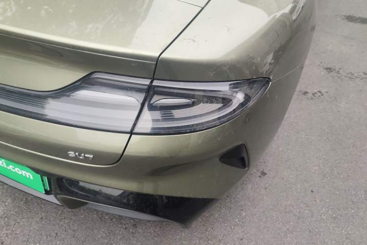 Used Xiaomi Auto SU7 2024 Rear-Drive Long-Range Intelligent Driving Version Right Rear Taillight