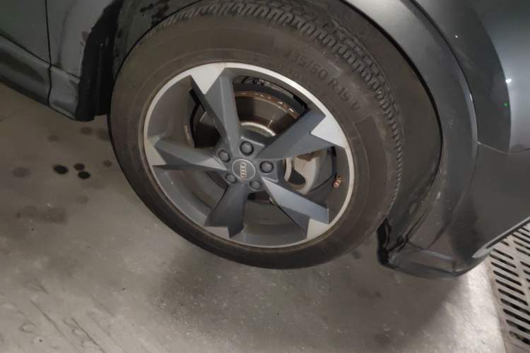 Used Audi Q3 2019 40 TFSI Fashion Dynamic Model Right Front Wheel Hub