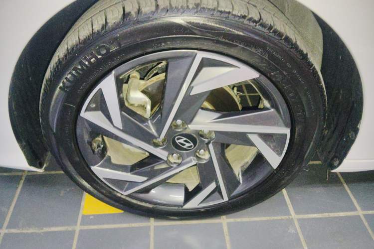 Used Hyundai Elantra 2023 1.5L CVT GLX Elite Edition Left Front Wheel Hub
