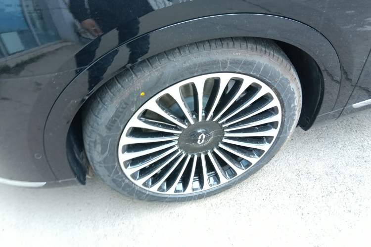 Used Hima AITO M9 2025 Extended-Range Ultra Version 52 kWh 6-Seater Left Front Wheel Hub