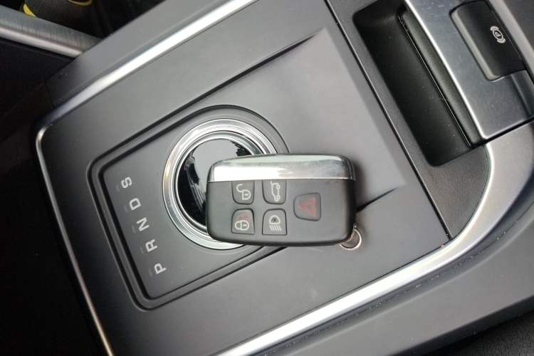 Used Land Rover Discovery Sport 2018 240 PS SE Version Interior 1