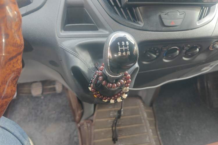 Used Ford Transit 2020 2.0T Diesel Multi-Function Commercial Vehicle Mid-Chassis Low-Roof Design with Dual Rear Doors Meeting China VI Emission Standards