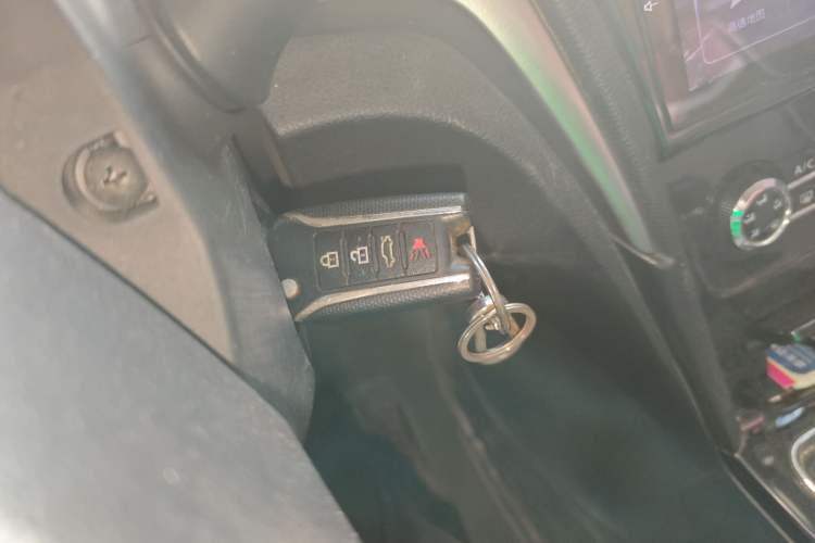 Used Venucia D60 2019 100 000 Glory 1.6L Entry Manual ChenShang Edition China VI
