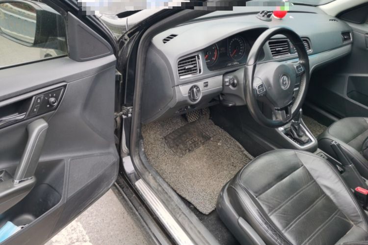 Used Volkswagen Gran Lavida 2013 1.4 TSI Automatic Luxury Model Driver Seat