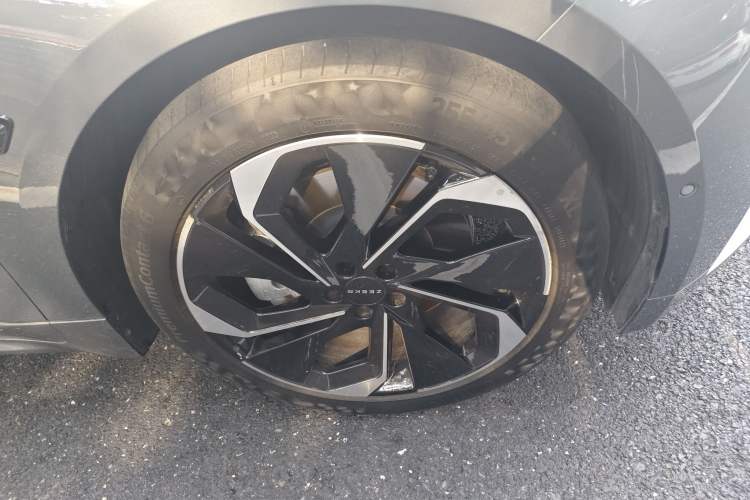 Used Zeekr 001 2021 Long-Range Dual-Motor WE Edition Right Front Wheel Hub