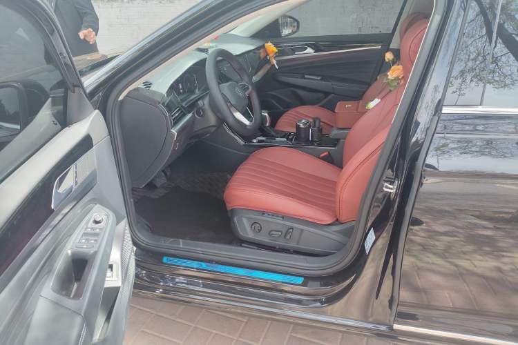 Used Volkswagen Passat 2025 Premium Version 380TSI Dragon Edition Left Front Seat