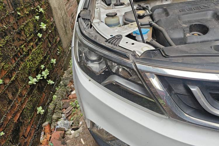 Used Geely Auto Vision X6 2016 1.8L Manual Luxury Model
