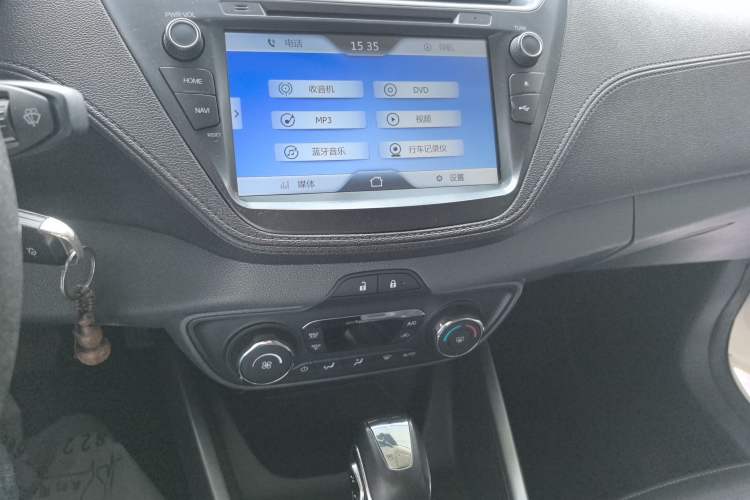 Used Ford Escort 2015 1.5L Automatic Fashion Model Audio And AC Panel