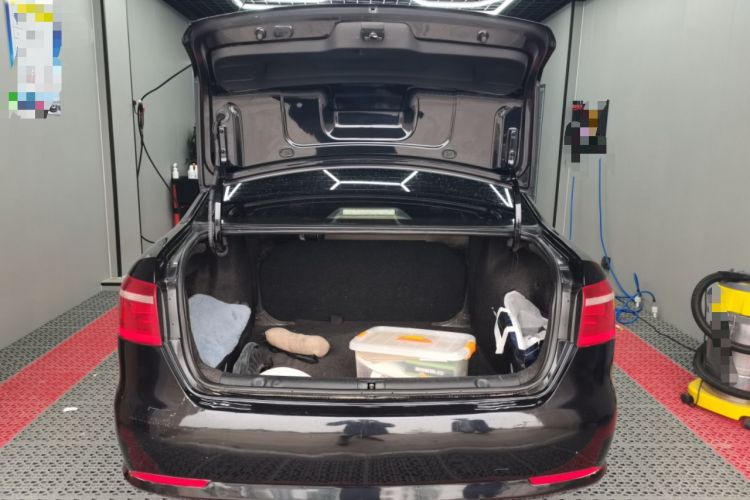 Used Volkswagen Lavida 2015 1.6L Automatic Fashion Edition Trunk