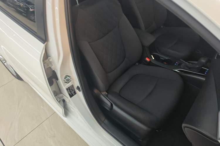 Used Toyota Corolla 2021 Dual-Motor 1.8L E-CVT Elite Edition Right Front Seat