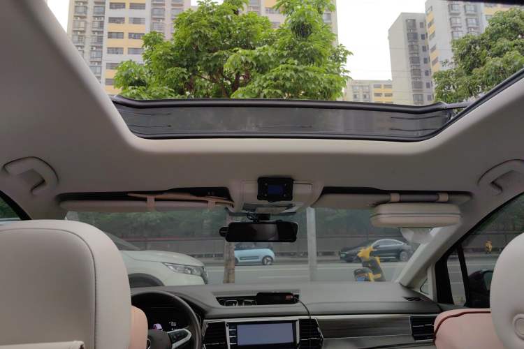 Used Volkswagen Viloran 2020 330TSI Luxury Edition Headliner