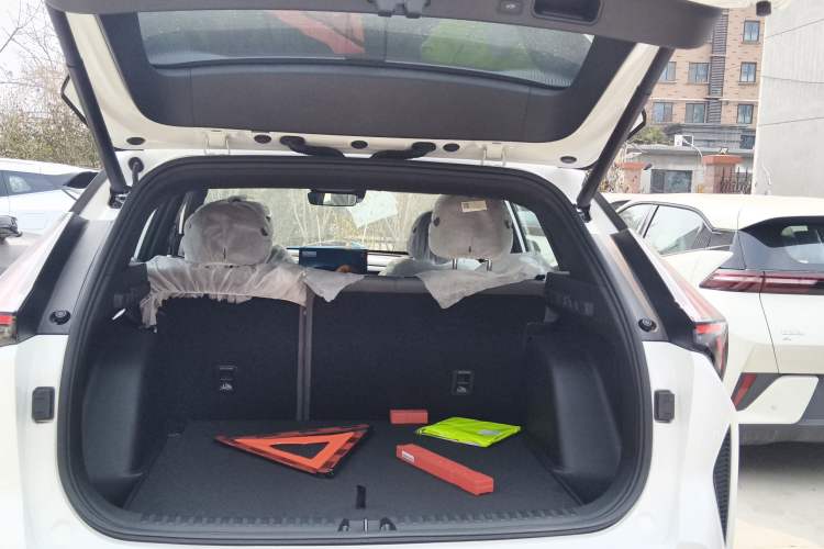 Used Geely Auto Emgrand X7 Sport 2026 Model 1.5TD Aspirational Trunk