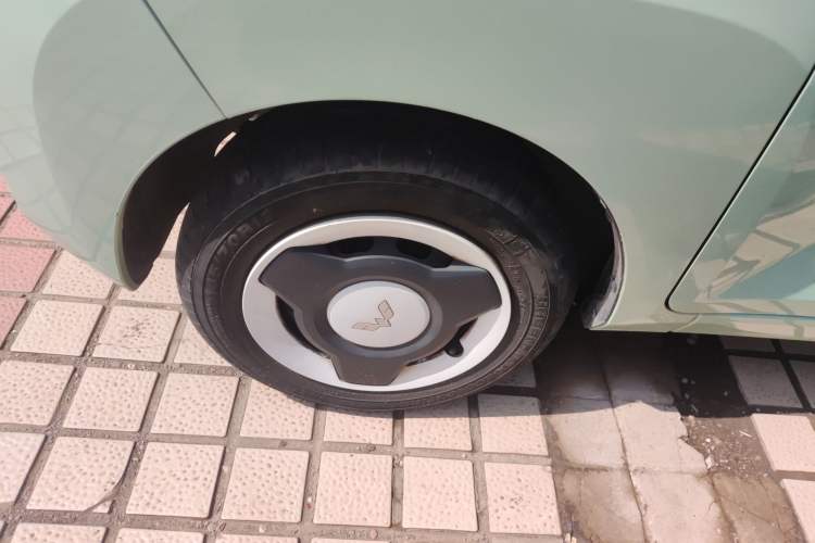 Used Wuling Hongguang MINIEV 2022 Macaron Fashion Edition Lithium-Nickel-Cobalt-Alpha-oxide Left Front Wheel Hub