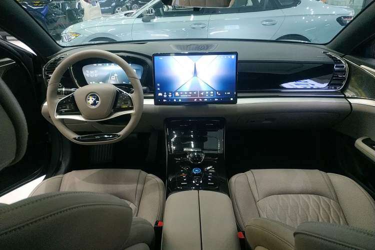 Used BYD Han 2024 EV Glory Edition 605KM Front-Wheel-Drive Premium Model