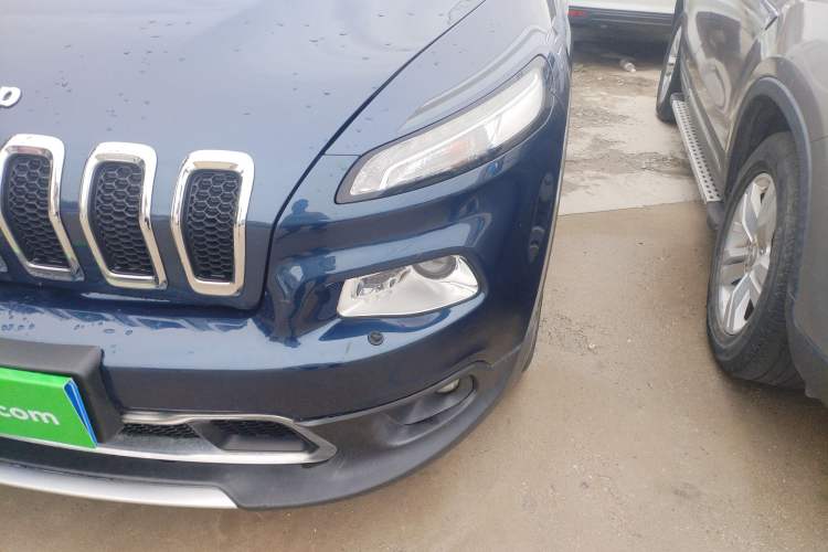 Used Jeep Cherokee 2020 2.0L Two-Wheel Drive Classic Sports Edition