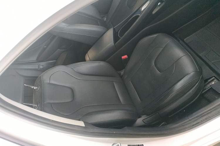 Used Hyundai Elantra 2023 1.5L CVT LUX Prestige Edition
