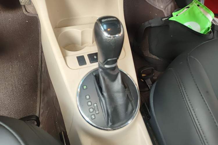 Used Skoda Fabia 2012 1.4L Automatic Crystal Edition Gear Lever