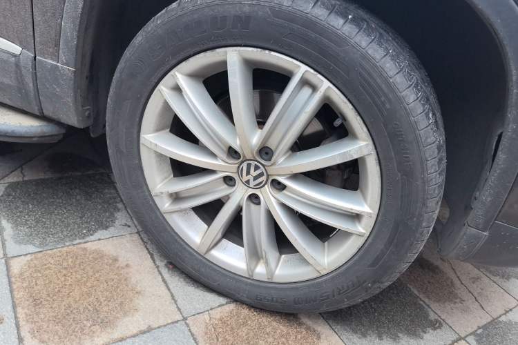 Used Volkswagen Tiguan 2013 2.0 TSI Automatic All-Wheel-Drive Flagship Edition Right Front Wheel Hub