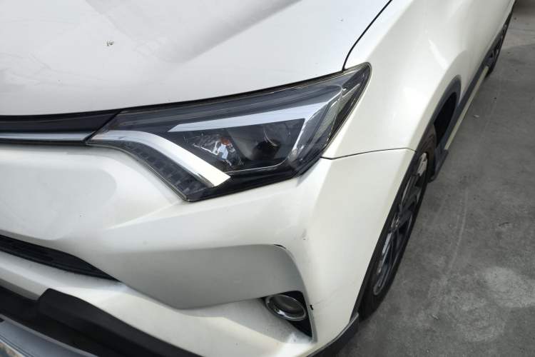 Used Toyota RAV4 2018 2.5L Automatic 4x4 Elite i Edition Left Front Headlight