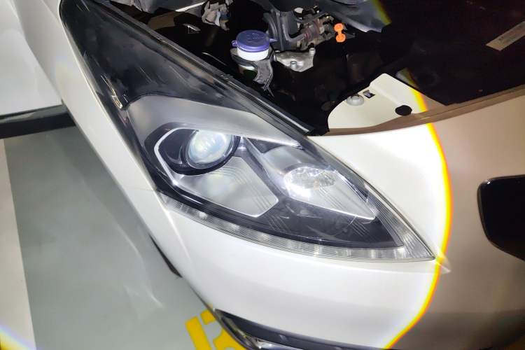 Used Peugeot 3008 2016 2.0L Automatic Trend Edition Right Front Headlight