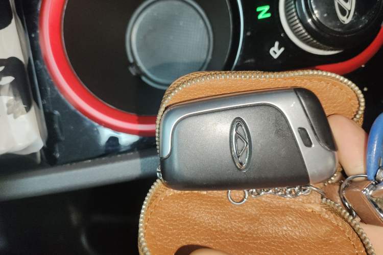 Used Chery QQ Little Ant 2022 Revised Version Sweet Pink Edition Half-Sugar Version Lithium Iron Phosphate 30.7 kWh 30 kW 301 km
