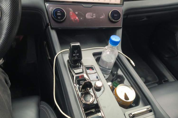 Used Lynk & Co 09 2021 2.0T Halo Six-Seater Gear Lever