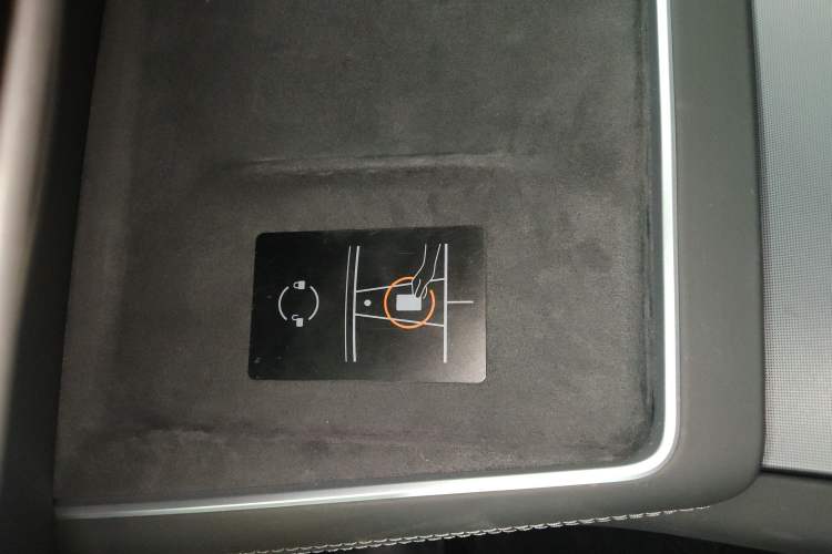 Used Tesla Model Y 2025 Long-Range All-Wheel-Drive Version